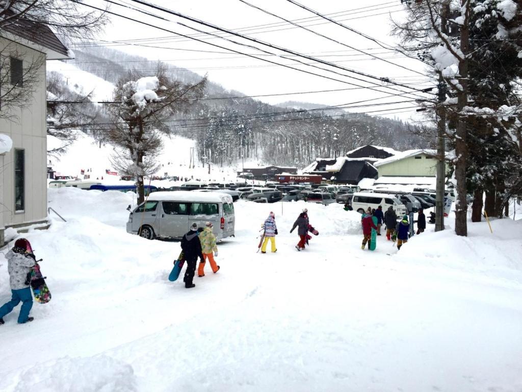 Hakuba Landmark Iwatake Lodge Екстериор снимка